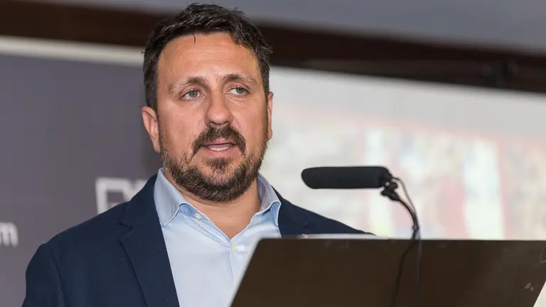 El exdirectivo de Osasuna Juan Ramón Lafón, explica su candidatura a presidente del club en las elecciones de octubre (07). IÑIGO ALZUGARAY