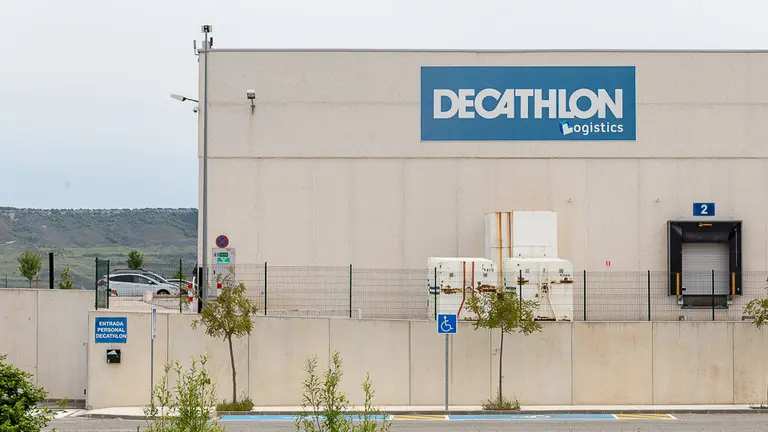 Almacén y centro de logística de Decathlon Pamplona en la Ciudad del Transporte (04). IÑIGO ALZUGARAY