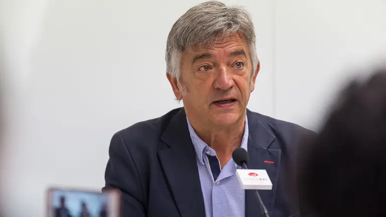 Koldo Martínez, Unai Hualde e Itziar Gómez, exponen el posicionamiento de Geroa Bai sobre el procedimiento abierto en el Tribunal de Cuentas por las dietas del Ayuntamiento de Pamplona. IÑI (15)