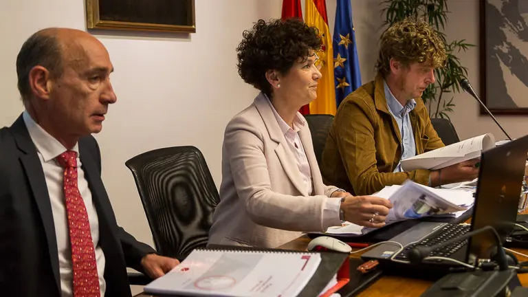 La presidenta de la Cámara de Comptos, Asunción Olaechea, explica el informe sobre las ayudas públicas a la planta de biometanización de Ultzama (13). IÑIGO ALZUGARAY