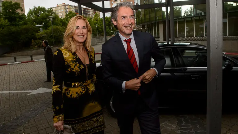 El ministro de Fomento, Iñigo de la Serna, clausura un acto del PPN convocado con el lema _La Alta Velocidad, vital para la Navarra del futuro_. PABLO LASAOSA 01