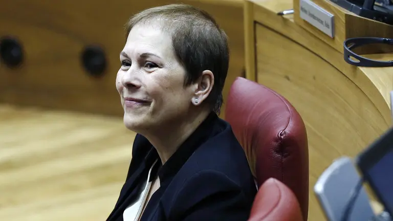 La presidenta del Gobierno de Navarra, Uxue Barkos, durante la celebración hoy del pleno del Parlamento navarro. EFE/Jesús Diges