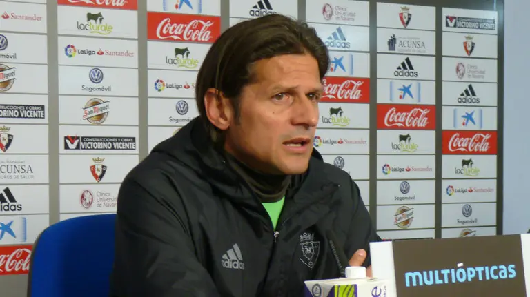 Petar Vasiljevic en rueda de prensa.