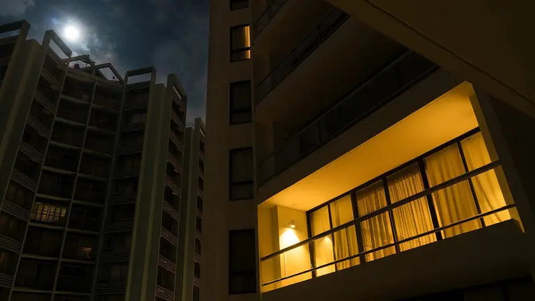 Luces encendidas de noche