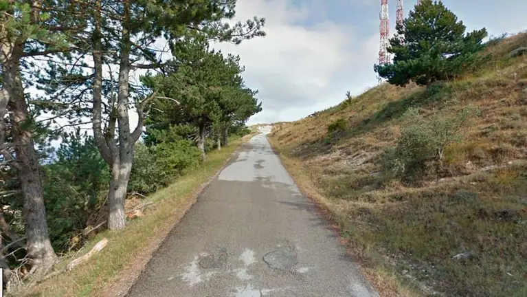 Carretera del Monte Ezcaba para subir al Fuerte de San Cristóbal. ARCHIVO
