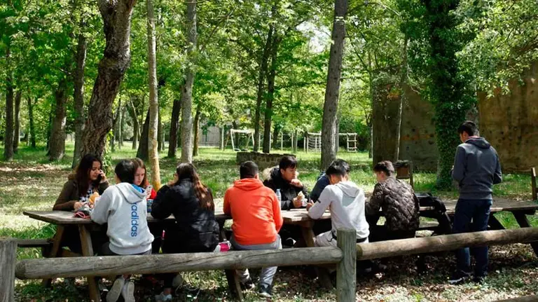 Los alumnos delInstituto Basoko de Pamplona visitan el Robledal de Zuasti. CEDIDA