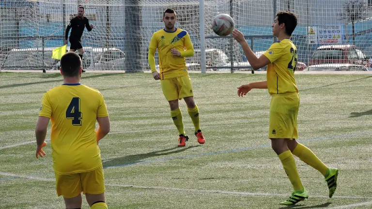 Jugadores del Lezkairu entrenan en su campo