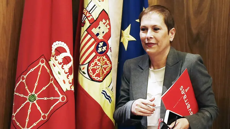 GRA048. PAMPLONA (NAVARRA), 31/10/2015.- La presidenta del Ejecutivo foral, Uxue Barkos, durante la comparecencia de prensa ofrecida hoy en la que ha hecho una valoración de los 100 primeros días de la legislatura. EFE/Jesús Diges