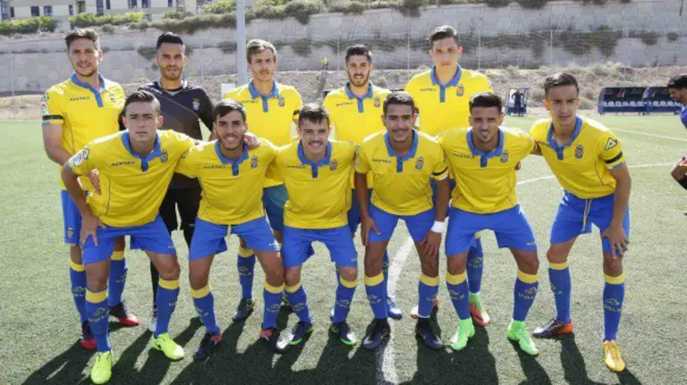 Equipo titular del Las Palmas Atlético. Twitter.