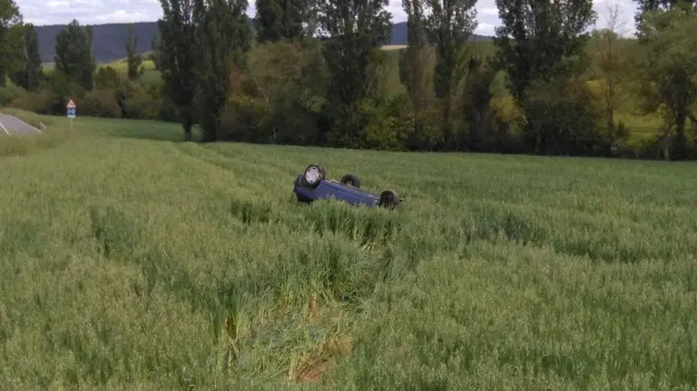 Accidente de tráfico con un herido leve en el término municipal de Aldaz.