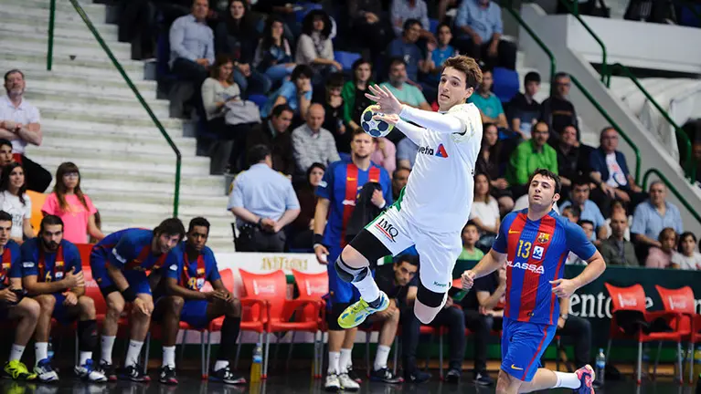 El Helvetia Anaitasuna recibe al Barcelona en la penúltima jornada de la Laga ASOBAL. MIGUEL OSÉS_8