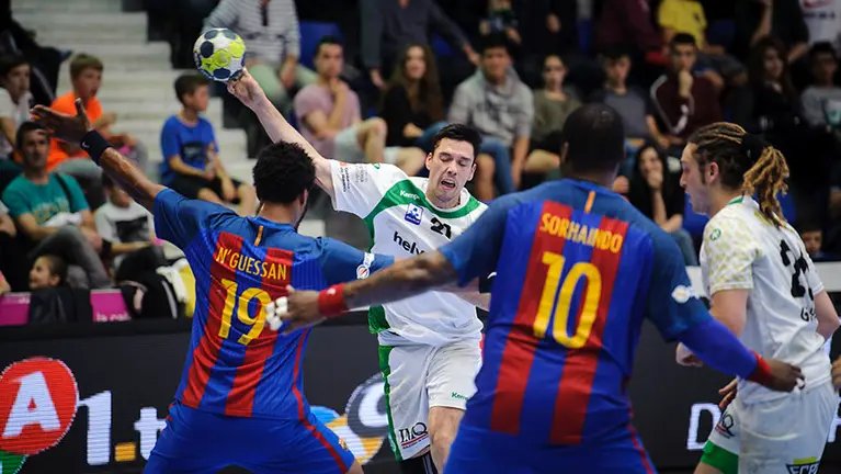 El Helvetia Anaitasuna recibe al Barcelona en la penúltima jornada de la Laga ASOBAL. MIGUEL OSÉS_22