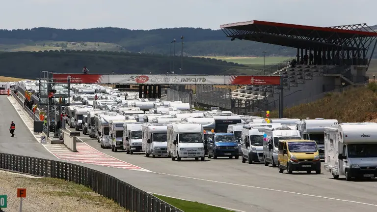 Autocaravanas y campers en el circuito de Los Arcos. Cedida.
