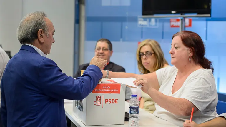 El PSOE celebra elecciones para liderar su partido. PABLO LASAOSA 07