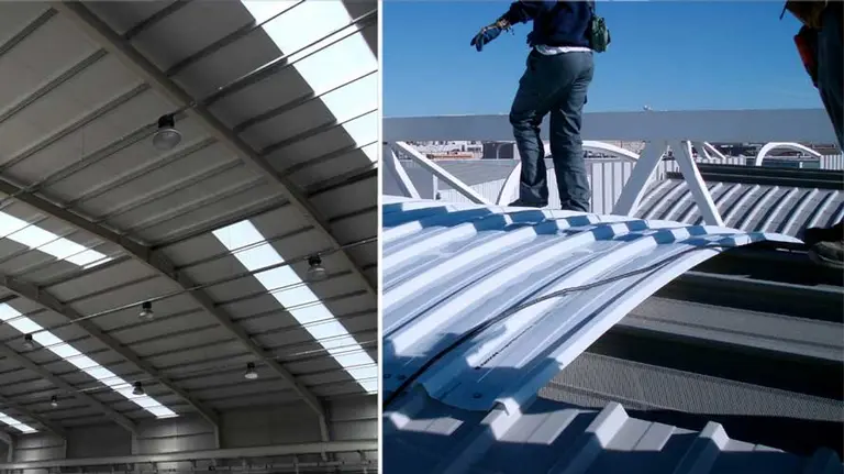 Un operario trabajando en una cubierta similar a la del suceso. LUCERNARIOS.ES