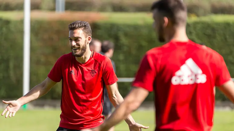Los jugadores de Osasuna despiden su temporada en Tajonar con unos partidillos de fútbol tenis (06). IÑIGO ALZUGARAY