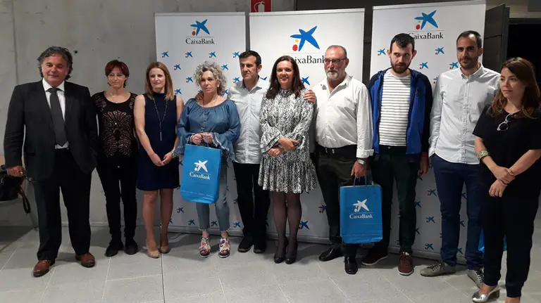 De izquierda a derecha, Jolo Sádaba, Sandra Irizalde, Leire Armendáriz, Isabel Díaz, Javier Romea, Ana Díez Fontana, Miguel Valencia, Ricardo Pérez Alonso, Esteban España