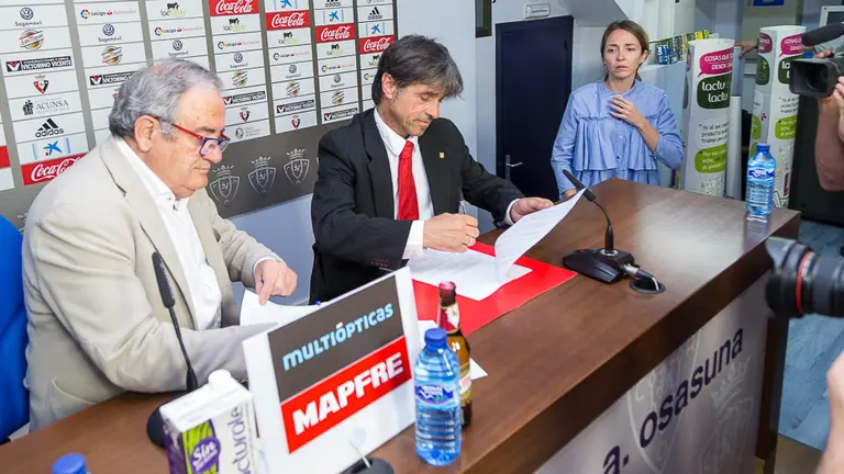 Osasuna y Xota presentan el acuerdo entre ambos clubes para competir juntos la próxima temporada en la Primera División de fútbol sala (22). IÑIGO ALZUGARAY