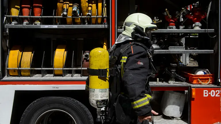 Incendio en la Plaza de los Olmos de Barañain. PABLO LASAOSA 04
