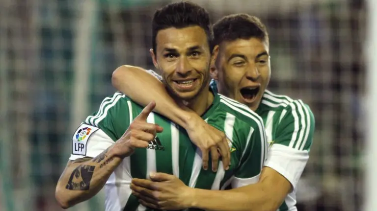 Rubén Castro celebra un gol con el Betis. Efe.