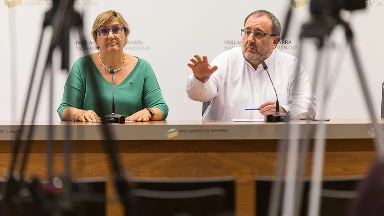 Marisa de Simón y José Miguel Nuin hacen balance de los dos años de legislatura para IE y presentan sus prioridades para el cumplimiento del acuerdo programático (14). IÑIGO ALZUGARAY