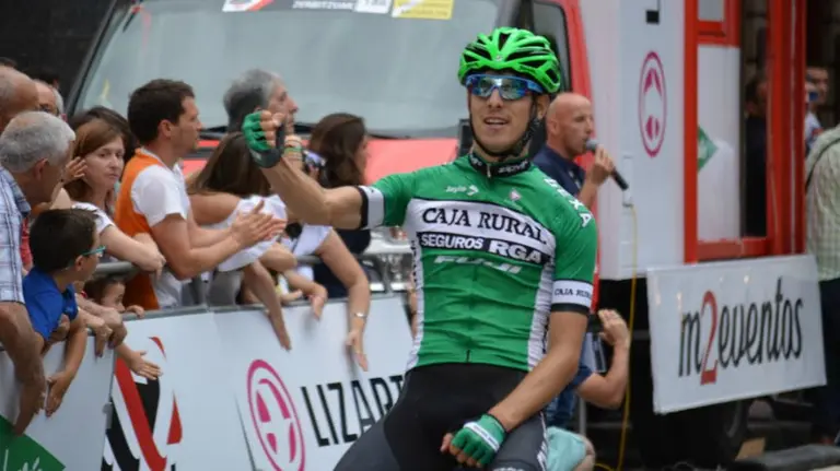 Óscar Pelegri entra vencedor en Estella. Caja Rural.