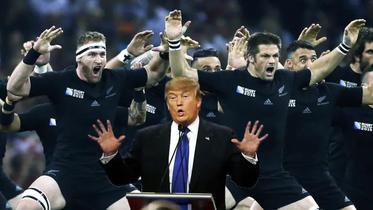 Una imagen de los All Blacks junto al presidente Trump. 