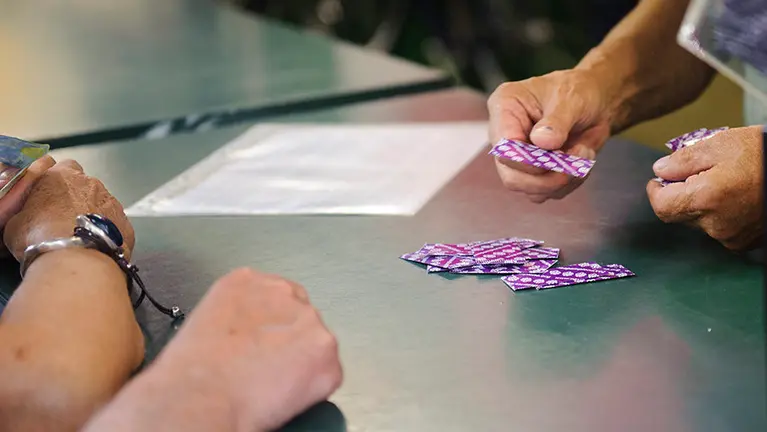 La Tómbola de Cáritas abre la temporada de 2017 ante cientos de asistentes. MIGUEL OSÉS (4)