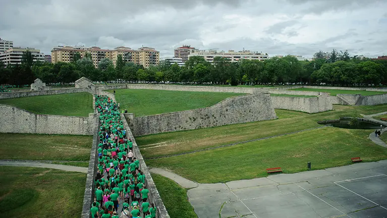 IV Marcha contra el Cáncer en Pamplona con miles de personas participando en la carrera solidaria. MIGUEL OSÉS (18)