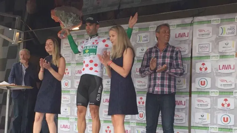 Lluis Mas en el podium de la prueba. Caja Rural.