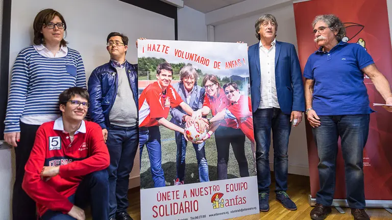 Presentación de la campaña de captación de voluntario de Anfas con la presencia de Enrique Martín Monreal (07). IÑIGO ALZUGARAY