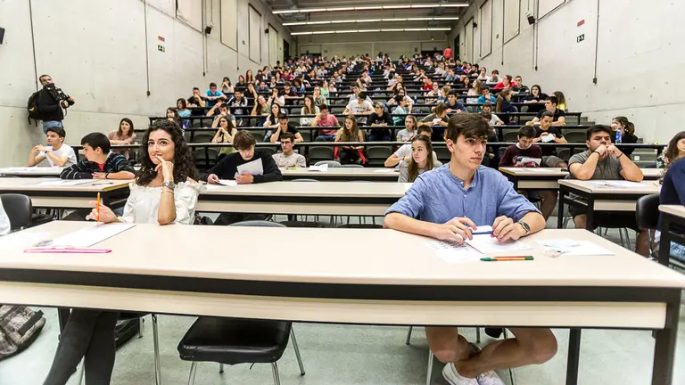 Celebración de la Evaluación de Bachillerato para el Acceso a la Universidad en el campus de la UPNA en Pamplona (42). IÑIGO ALZUGARAY