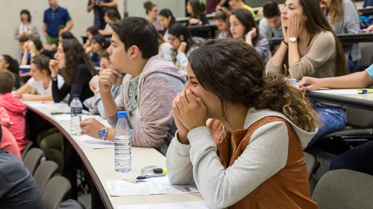 Celebración de la Evaluación de Bachillerato para el Acceso a la Universidad en el campus de la UPNA en Pamplona (50). IÑIGO ALZUGARAY