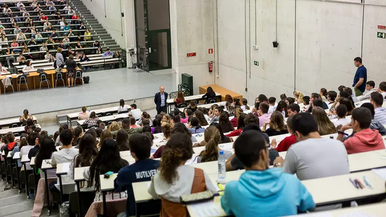 Celebración de la Evaluación de Bachillerato para el Acceso a la Universidad en el campus de la UPNA en Pamplona (53). IÑIGO ALZUGARAY