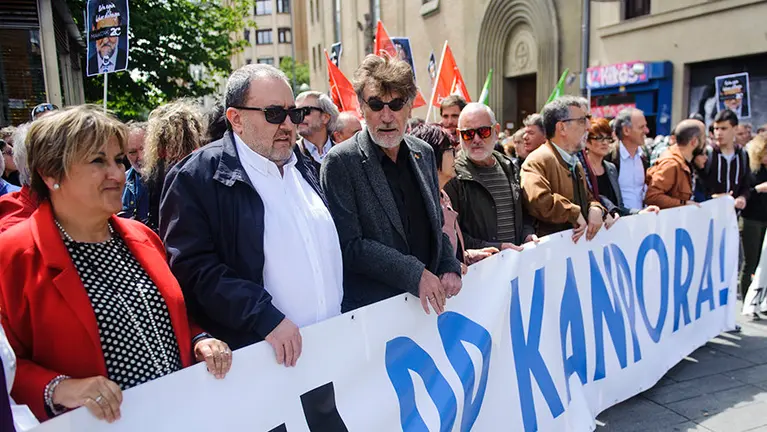 Miembros del cuatripartito se concentran en Pamplona contra la corrupción y el Gobierno del PP. MIGUEL OSÉS