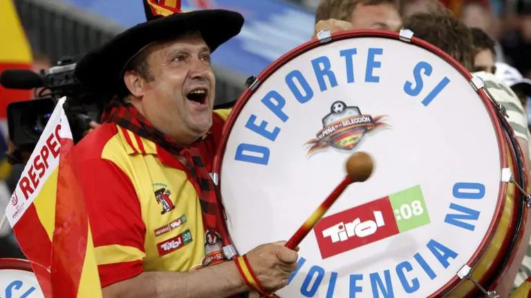 Manolo y su bombo, en una foto EFE