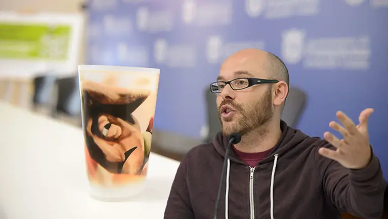 El Ayuntamiento de Pamplona presenta el sistema para el uso del vaso reutilizable en San Fermín. PABLO LASAOSA.