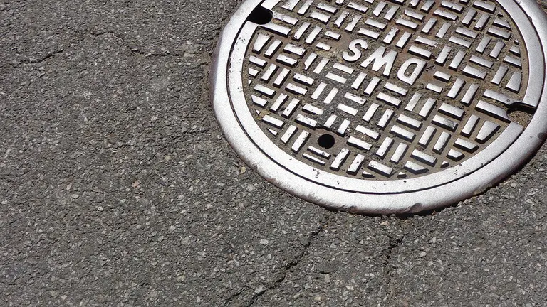 El condenado arrojó el cadáver de su novia a una alcantarilla.