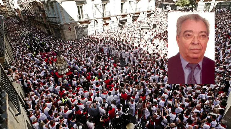 Una imagen de Joaquín Madurga sobre el momento más destacado de la procesión, la jota al santo