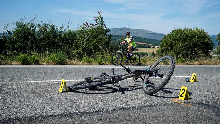Accidente mortal de un ciclista de Zizur en la NA-240 a la altura de Erice de Iza. MIGUEL OSÉS