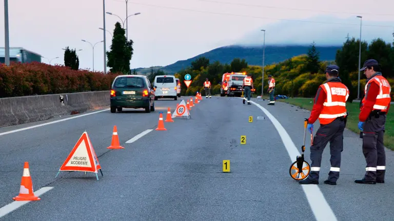 Un motorista y vecino de Huarte de 49 años ha fallecido tras un accidente en la PA-30, a la altura de Tajonar. Policía Foral.