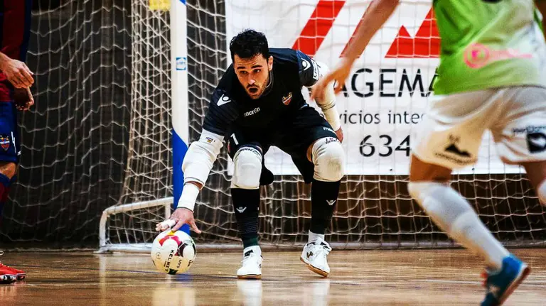 El meta Cuxart es el segundo fichaje del Ribera Navarra FS.