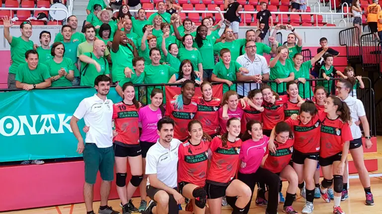 El Beti Onak infantil femenino en el campeonato de España.