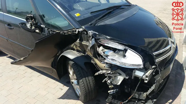 El coche del conductor que atropelló mortalmente a Juan Carlos Resa Elorz en Tajonar.