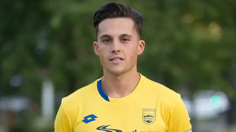 Raúl Jiménez con la camiseta del Magna Gurpea.