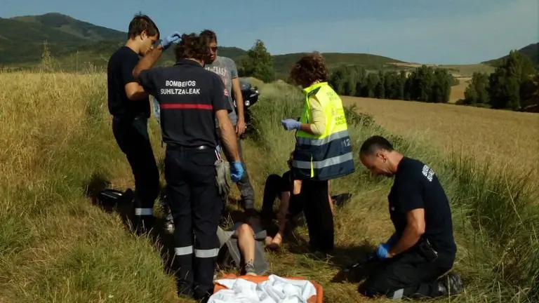 Accidente moto cerca de Najurrieta en una pista forestal.