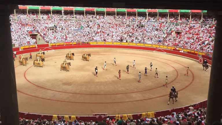 Paseíllo en la plaza de toros de Pamplona visto desde las gradas NAVARRACOM