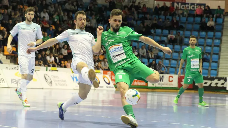 Rafa Usín en acción con el Magna Gurpea.