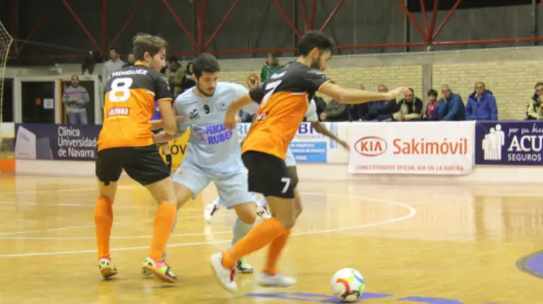 Iago Rodríguez en acción ante el Aspil Vidal. Foto Ribera Navarra.