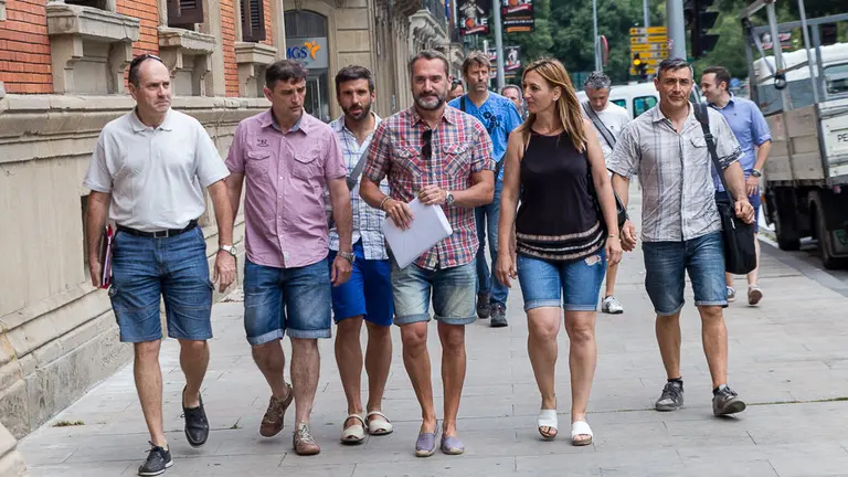 CCOO, ELA, UGT, AFAPNA, AUXPOLNA, SPPME entregarán firmas contra la Ley de Policías de Navarra (03). IÑIGO ALZUGARAY